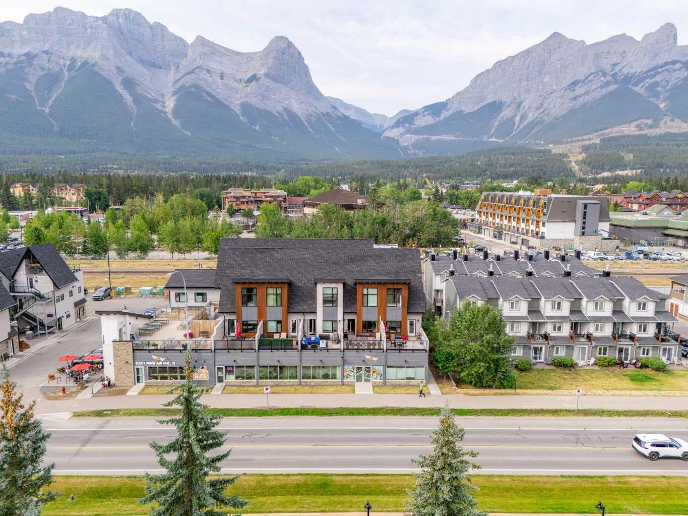 102, 1106 Bow Valley Trail  