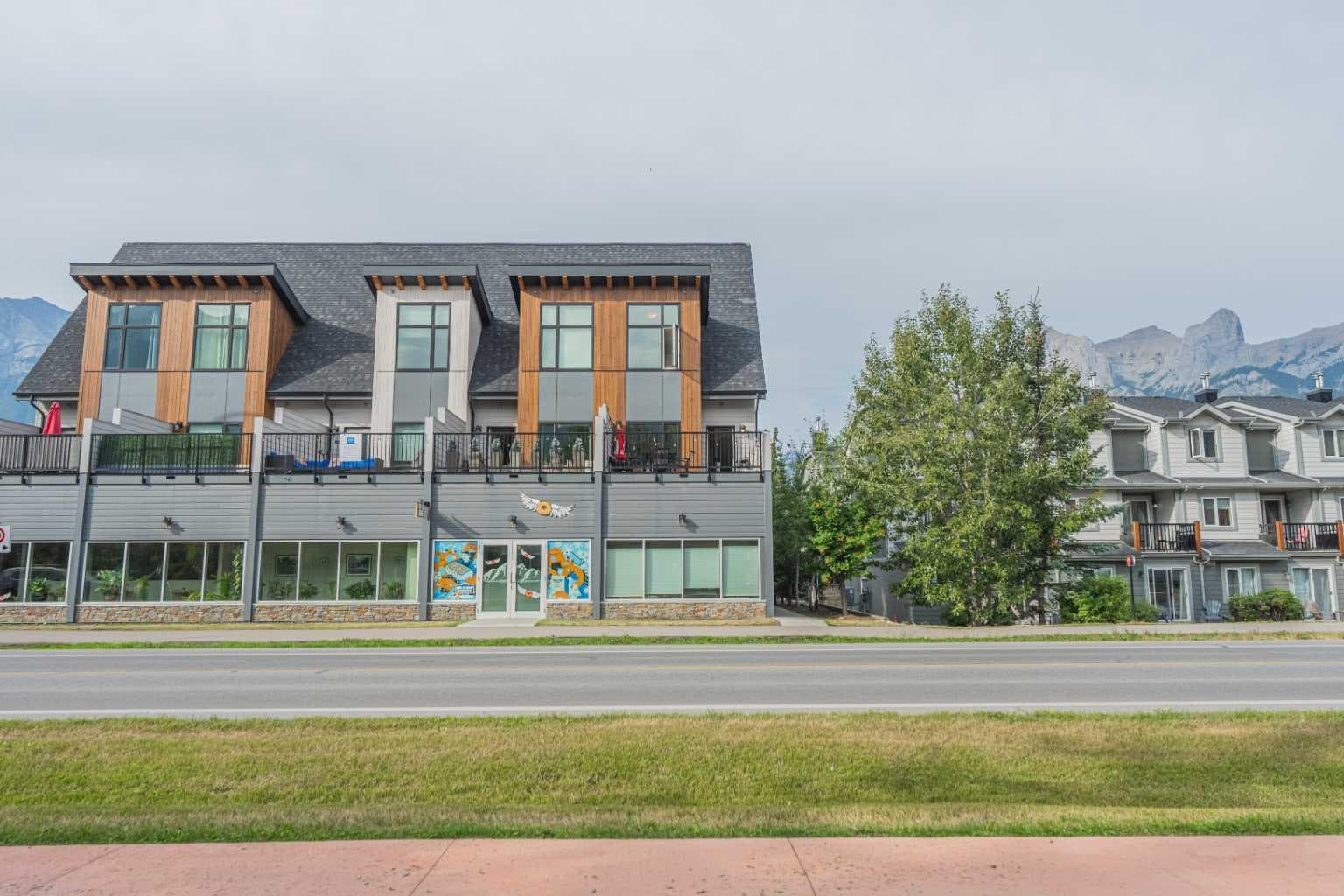 102, 1106 Bow Valley Trail  