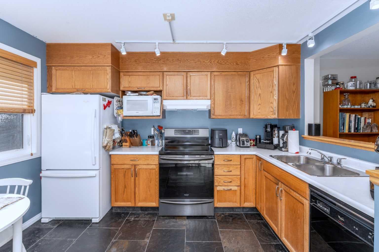 9, 242 Benchlands Terrace 