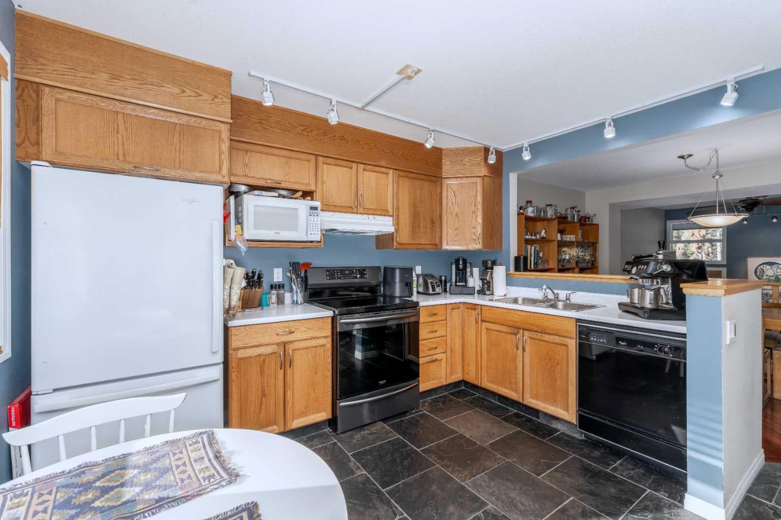 9, 242 Benchlands Terrace 