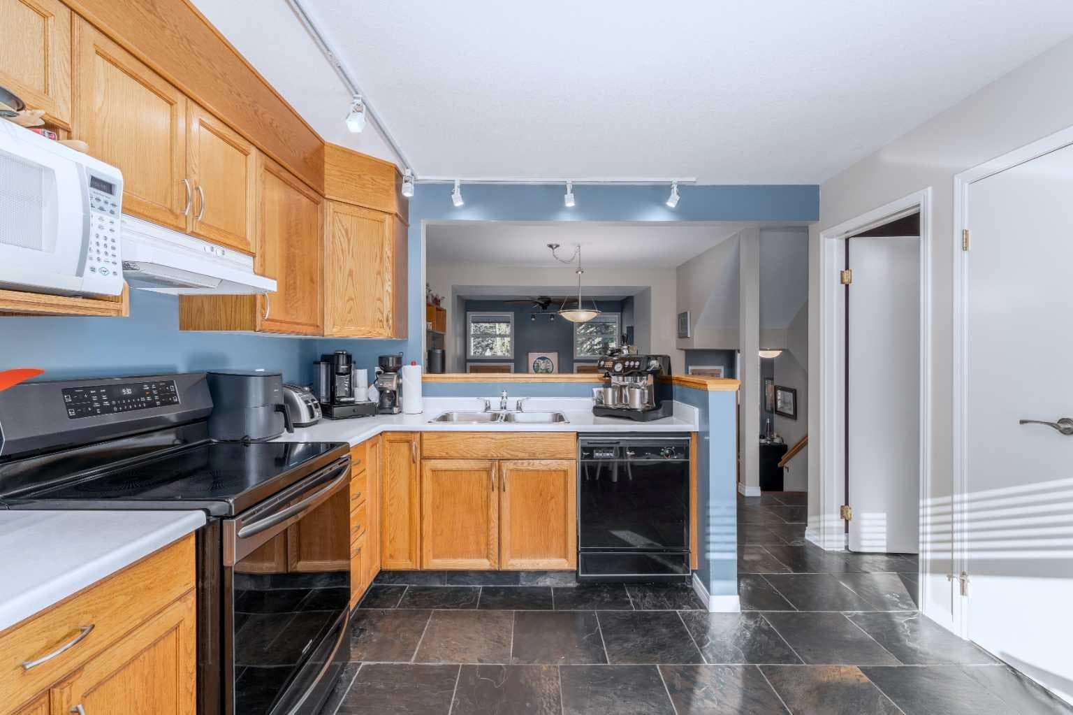 9, 242 Benchlands Terrace 