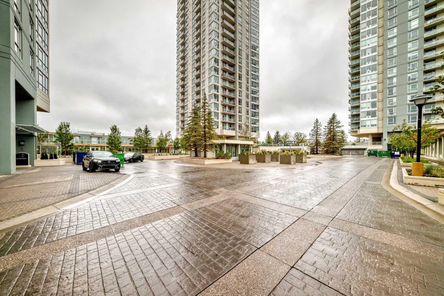 1207, 77 Spruce Place SW