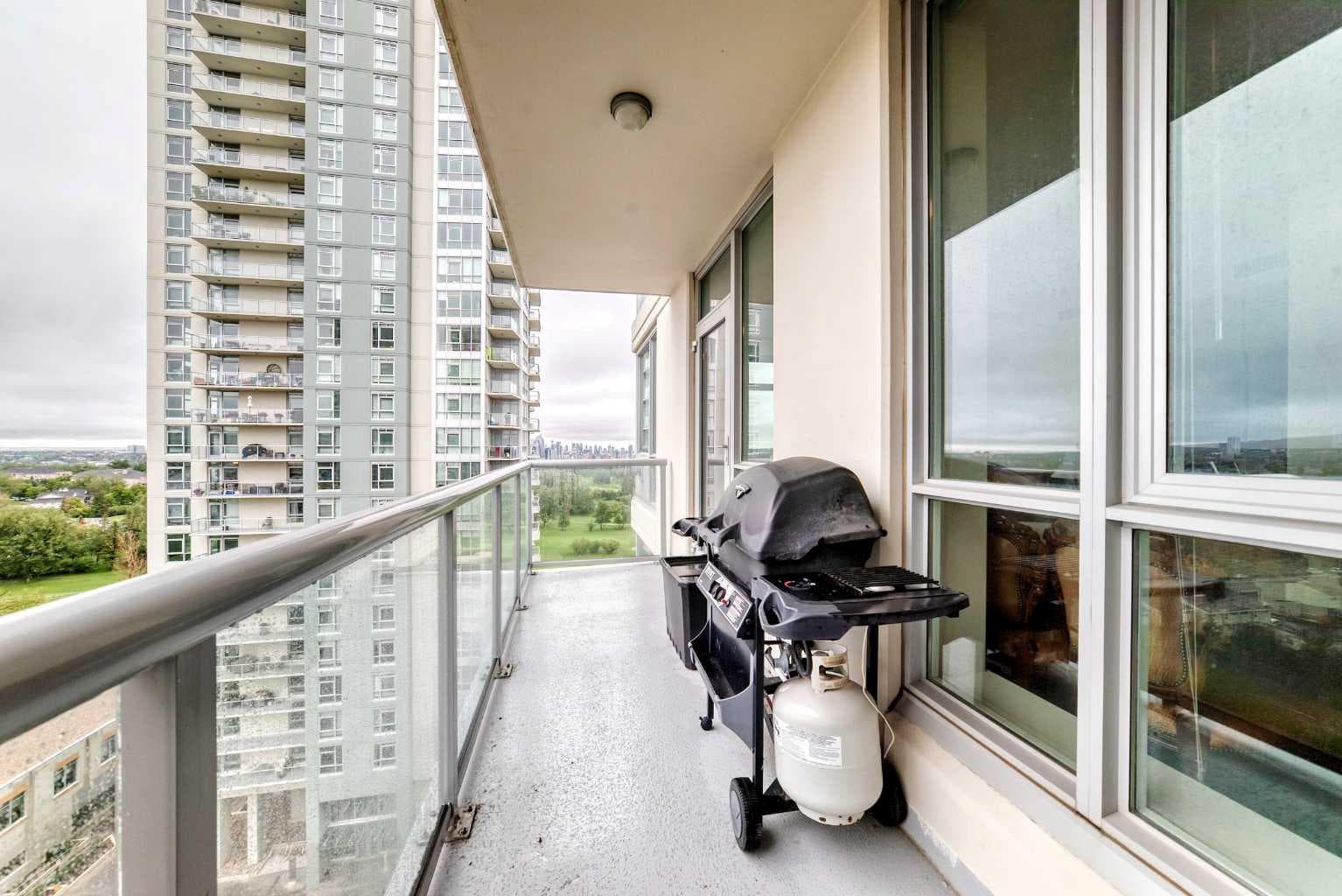 1207, 77 Spruce Place SW