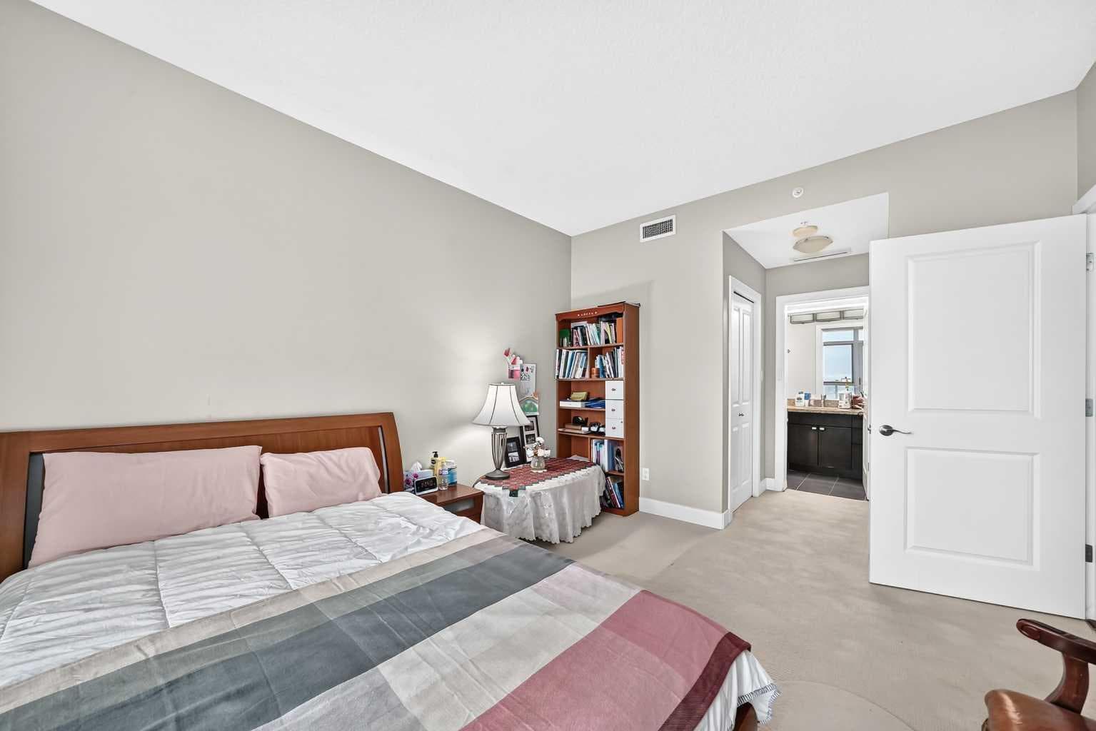 1207, 77 Spruce Place SW