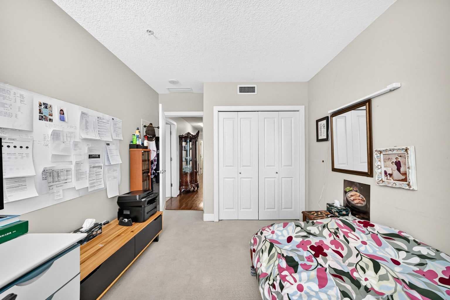 1207, 77 Spruce Place SW