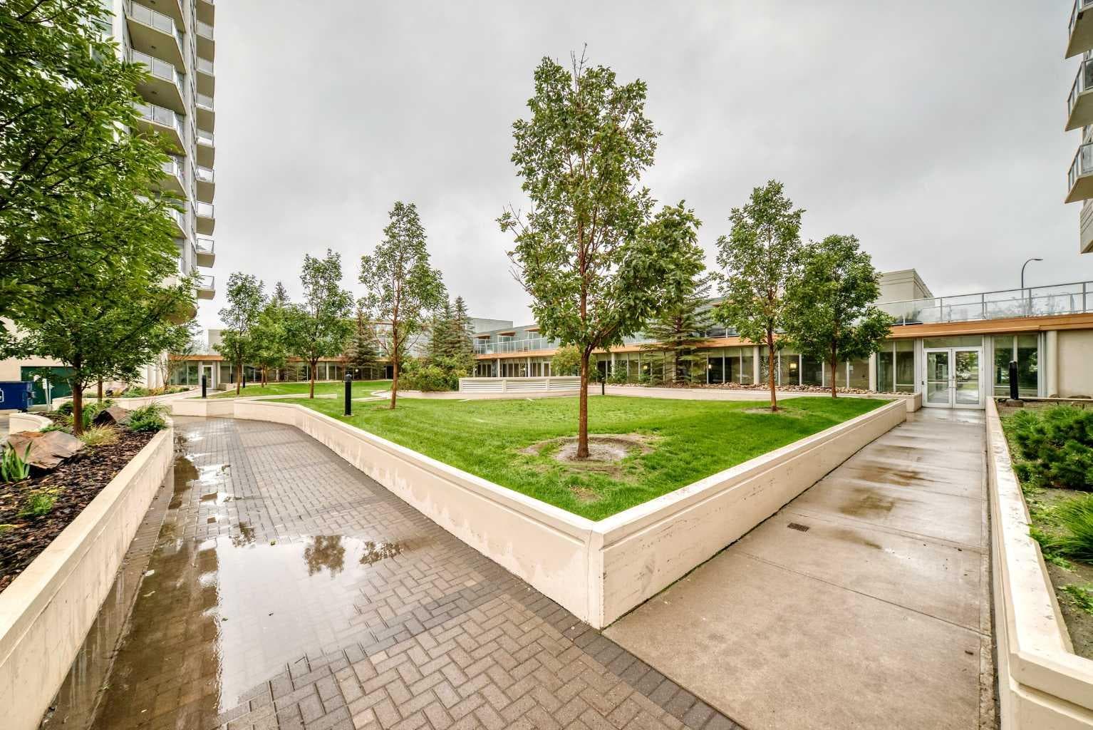 1207, 77 Spruce Place SW