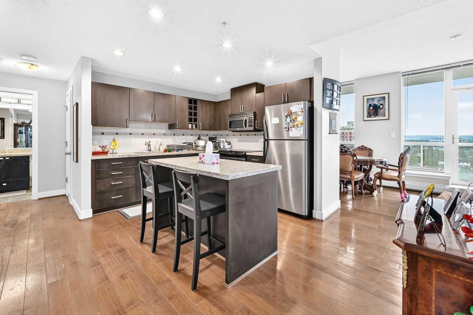 1207, 77 Spruce Place SW