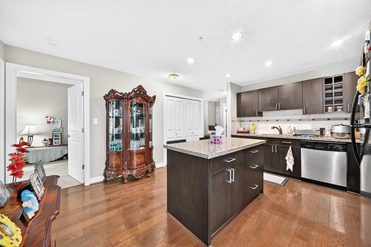 1207, 77 Spruce Place SW