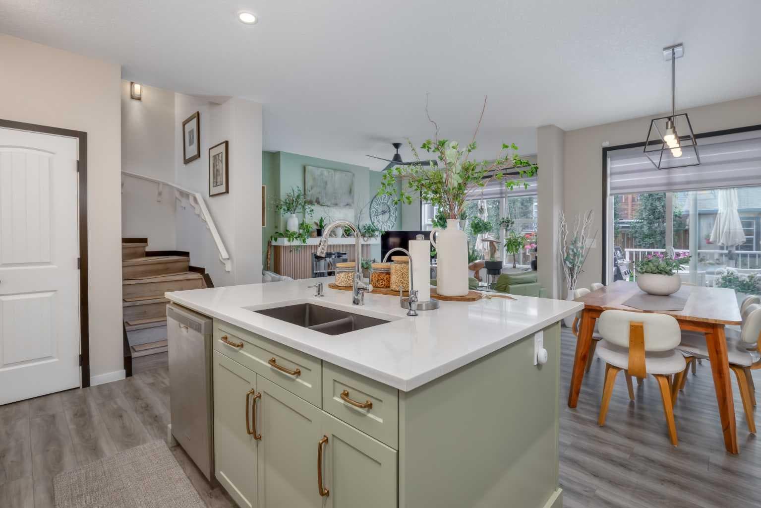 582 Rivercrest View 
