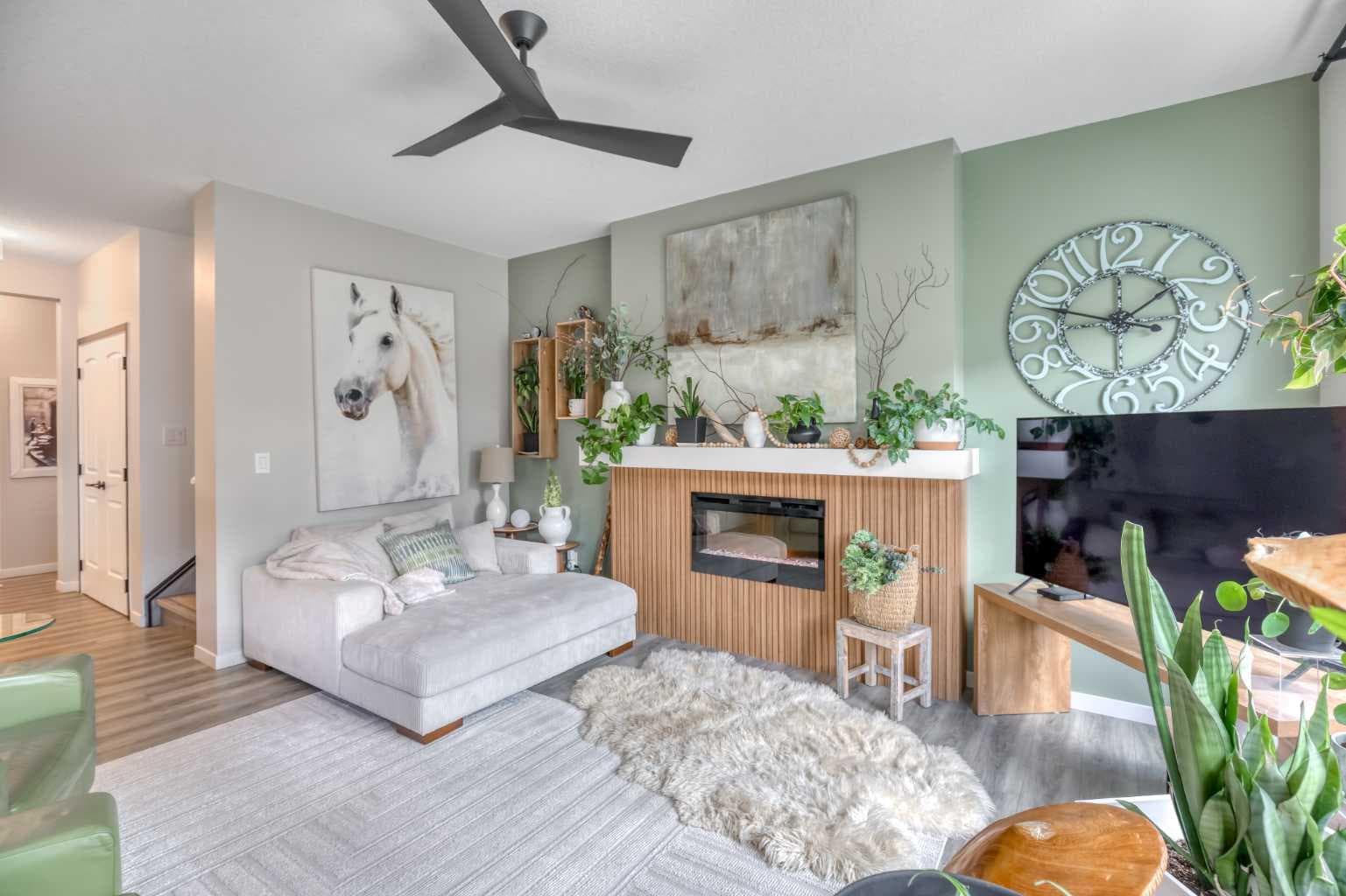 582 Rivercrest View 