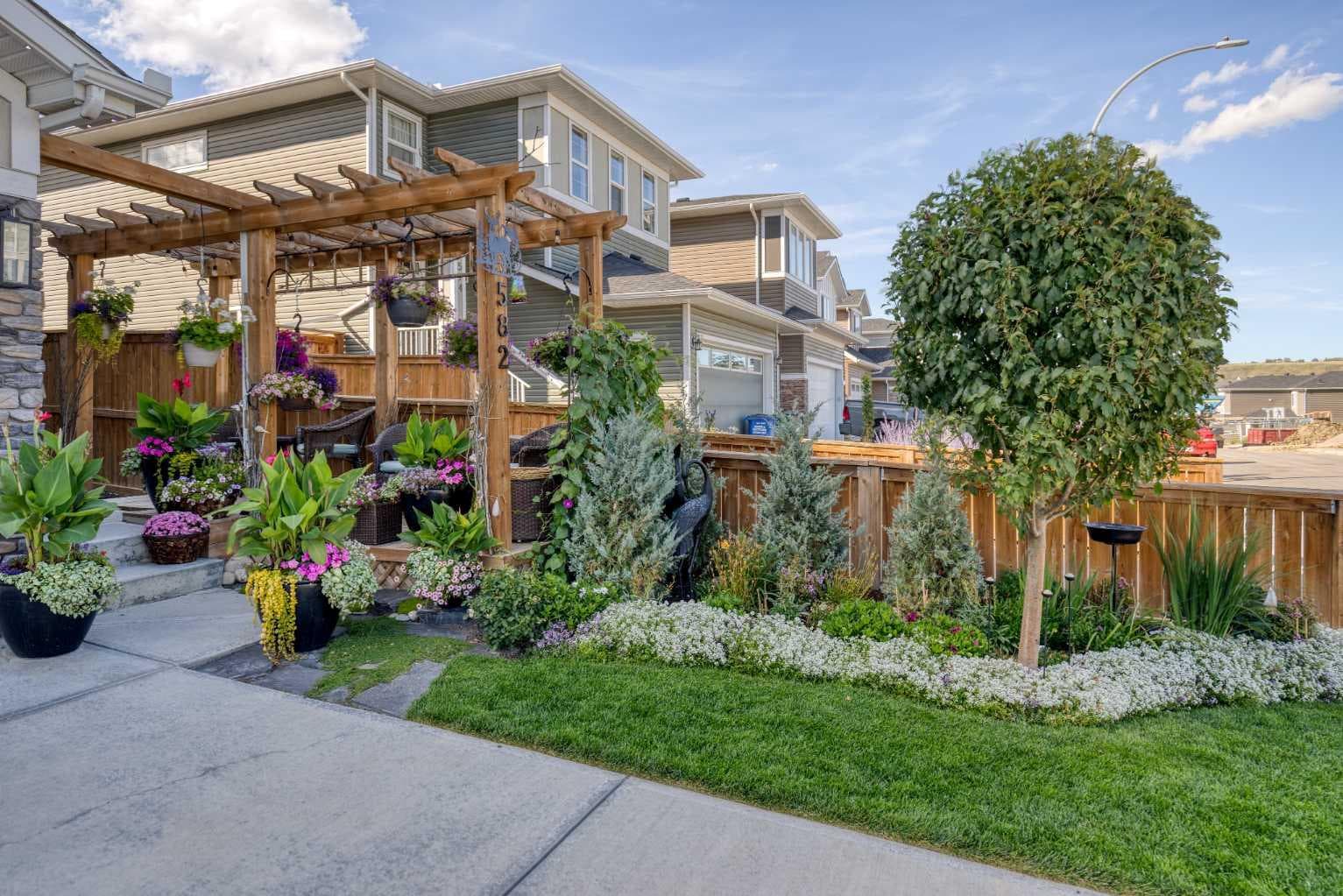 582 Rivercrest View 