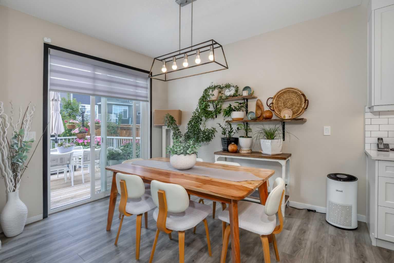 582 Rivercrest View 