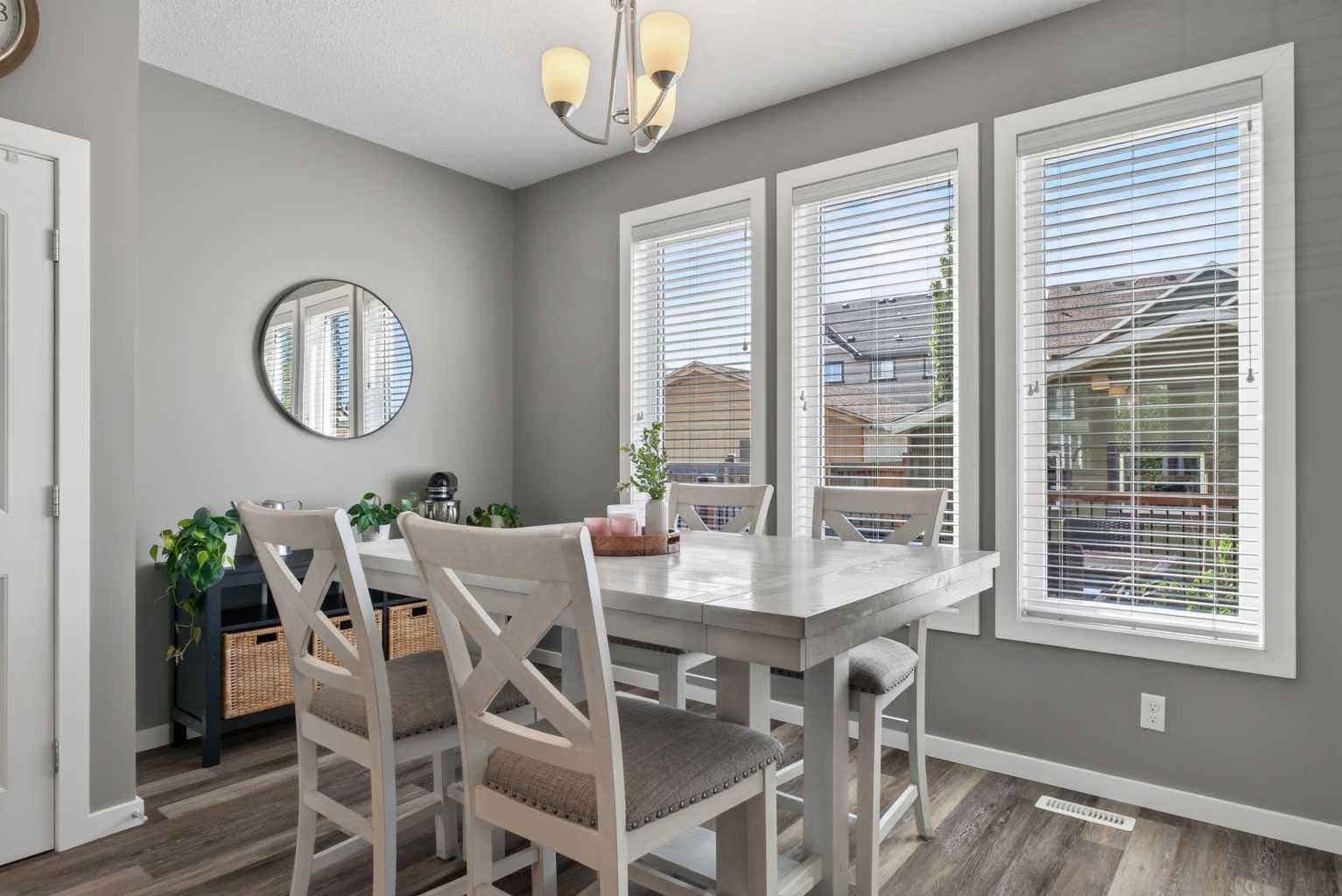 287 Mahogany Heights SE