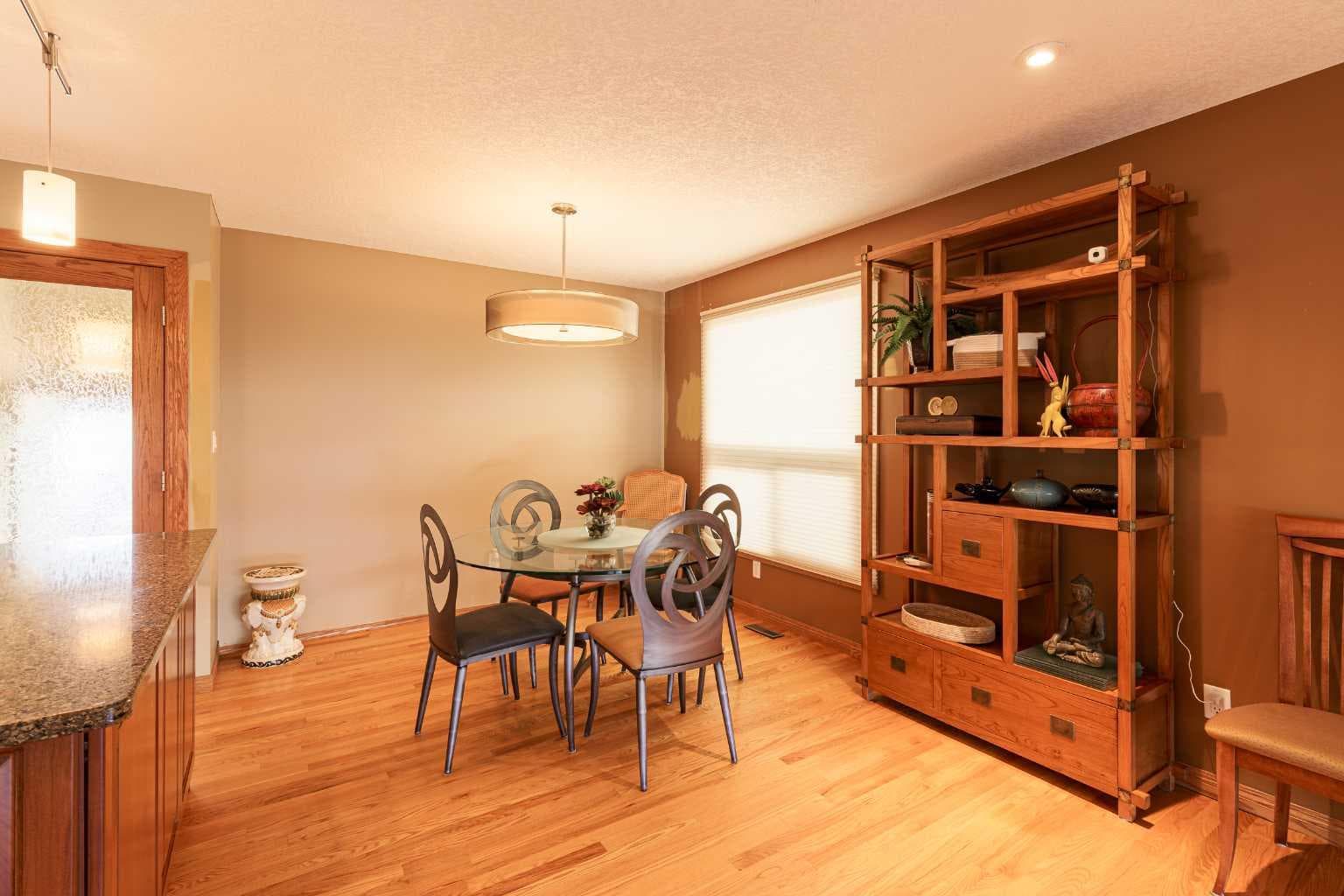 346 Rundleview Drive NE