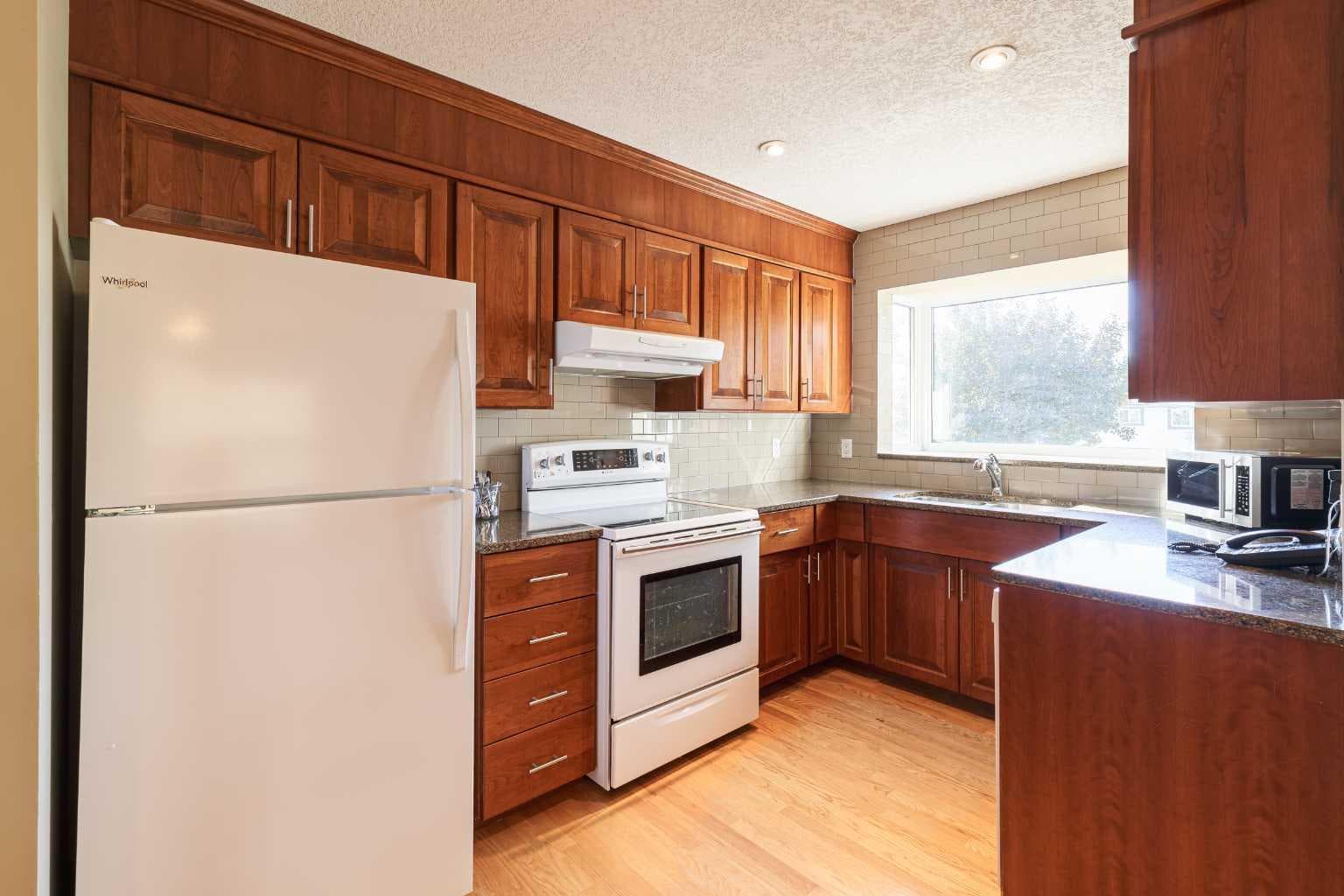 346 Rundleview Drive NE