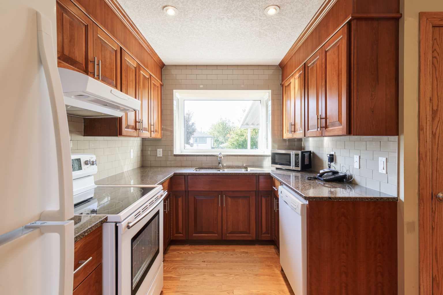 346 Rundleview Drive NE