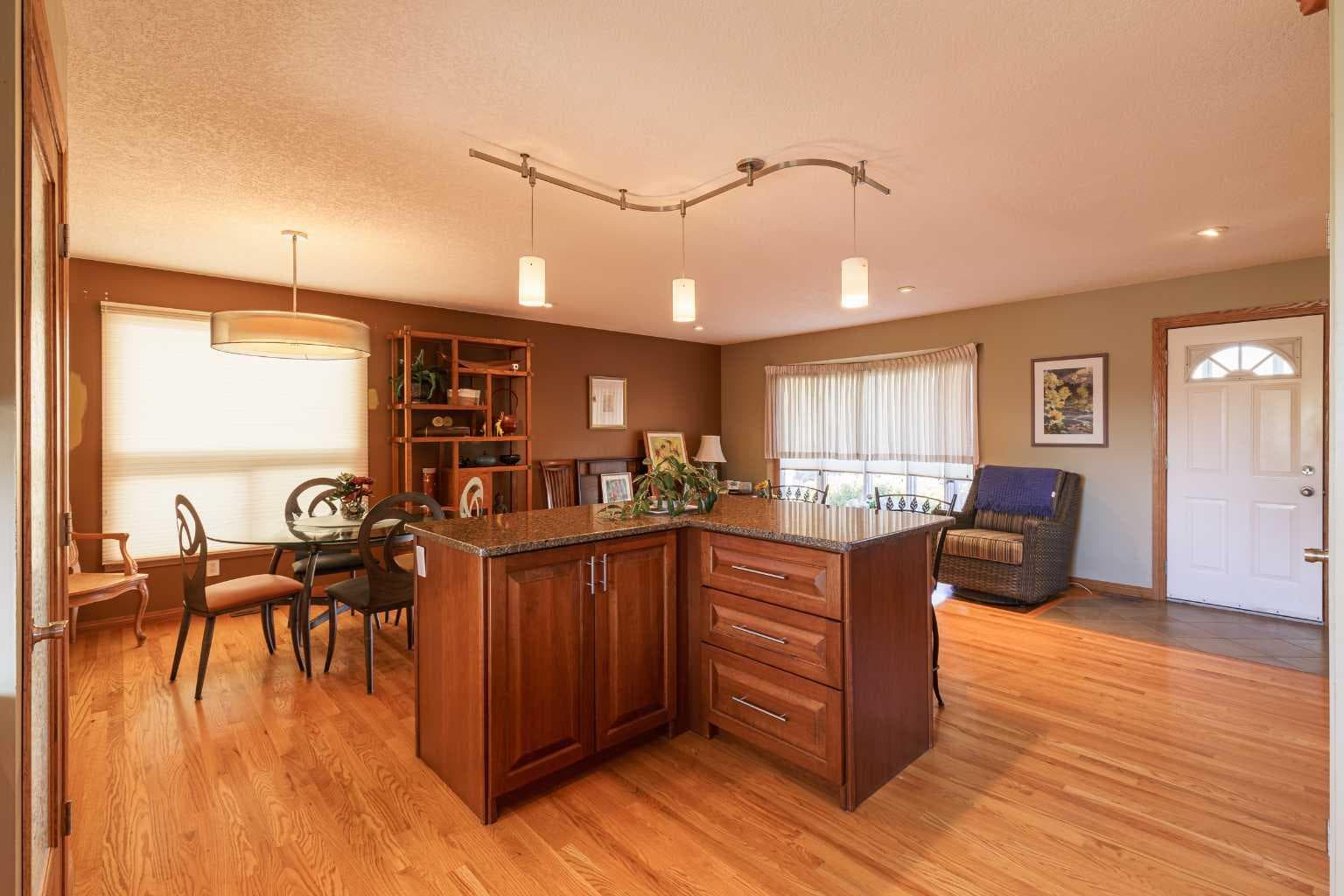 346 Rundleview Drive NE