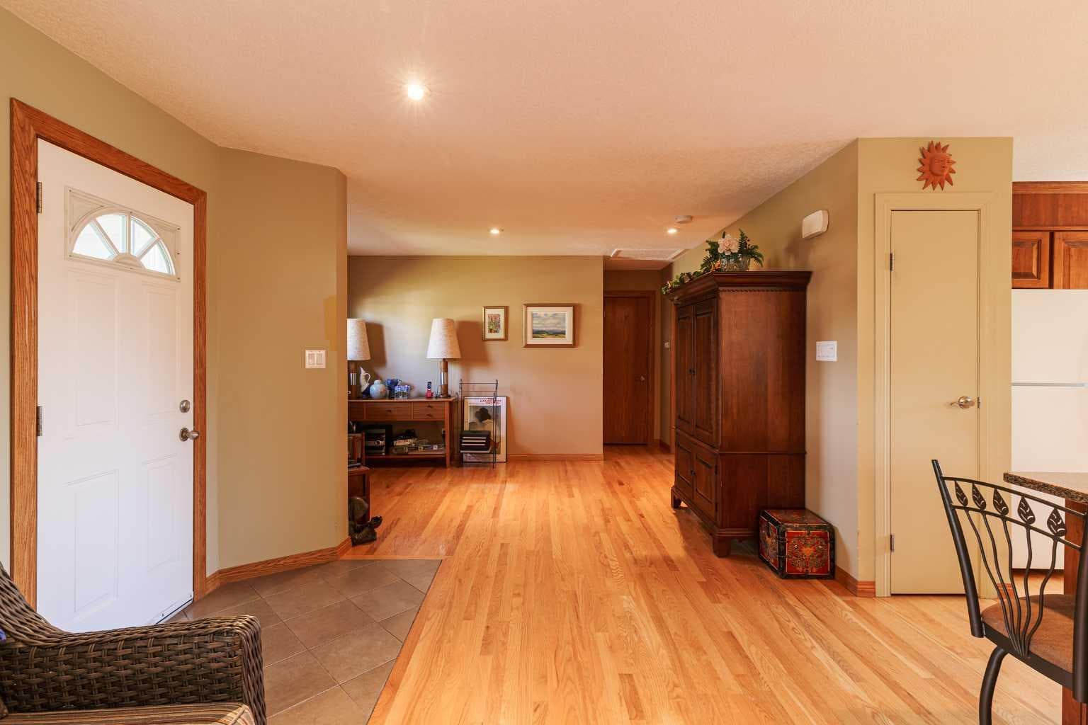 346 Rundleview Drive NE