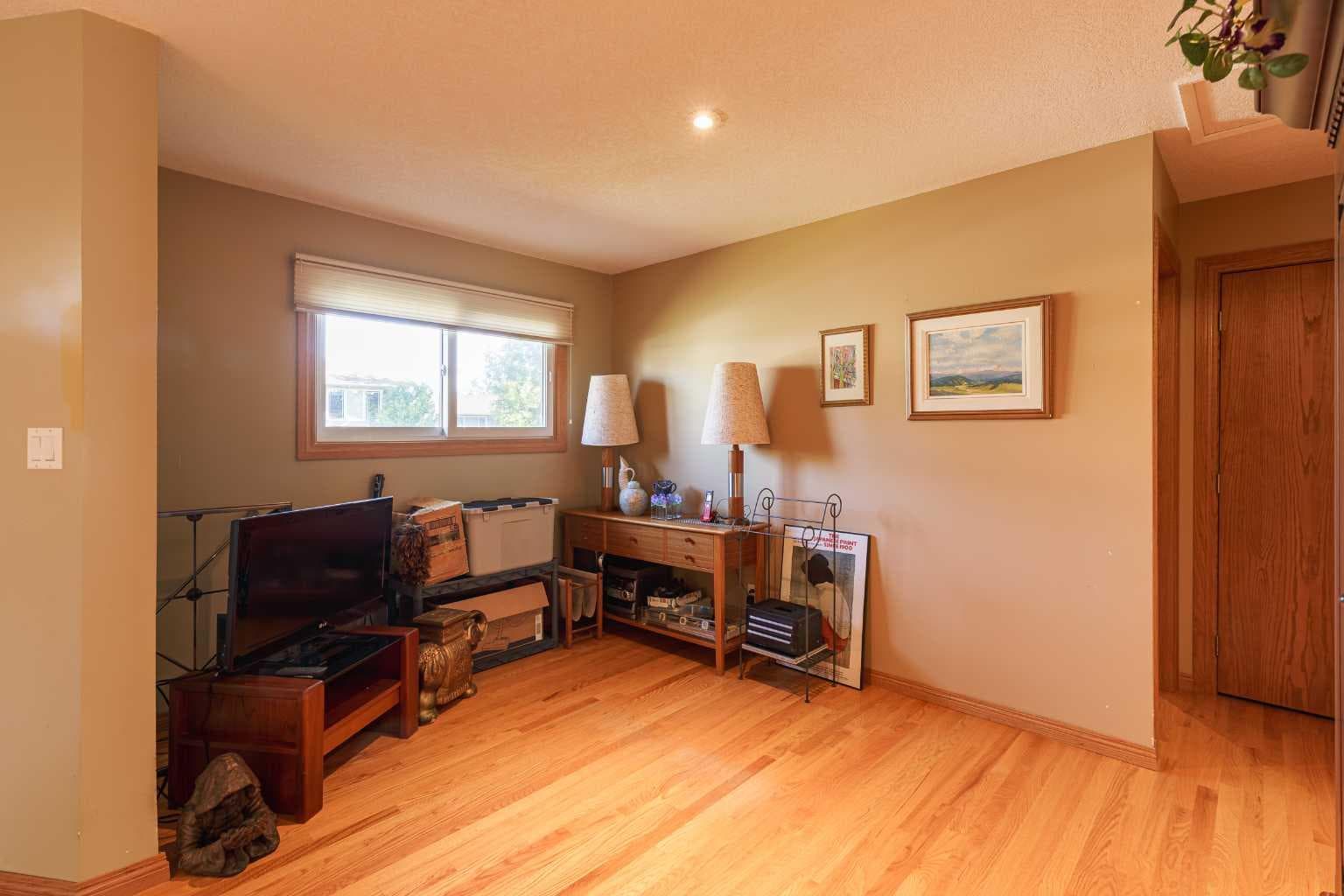 346 Rundleview Drive NE