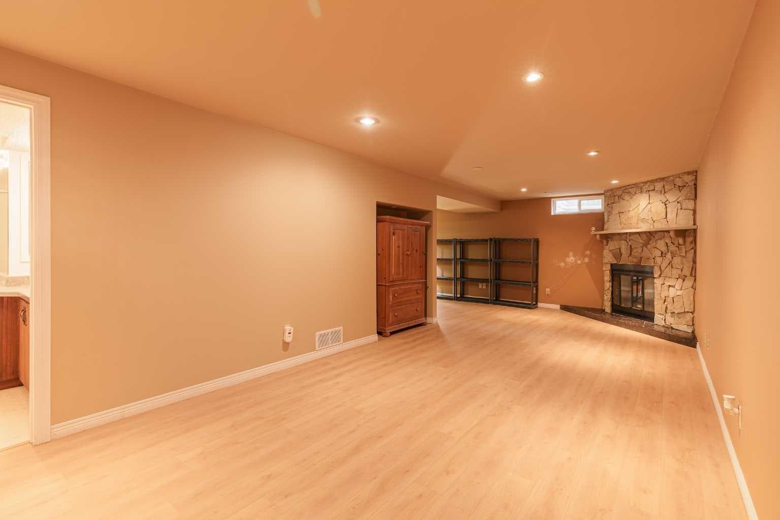 346 Rundleview Drive NE