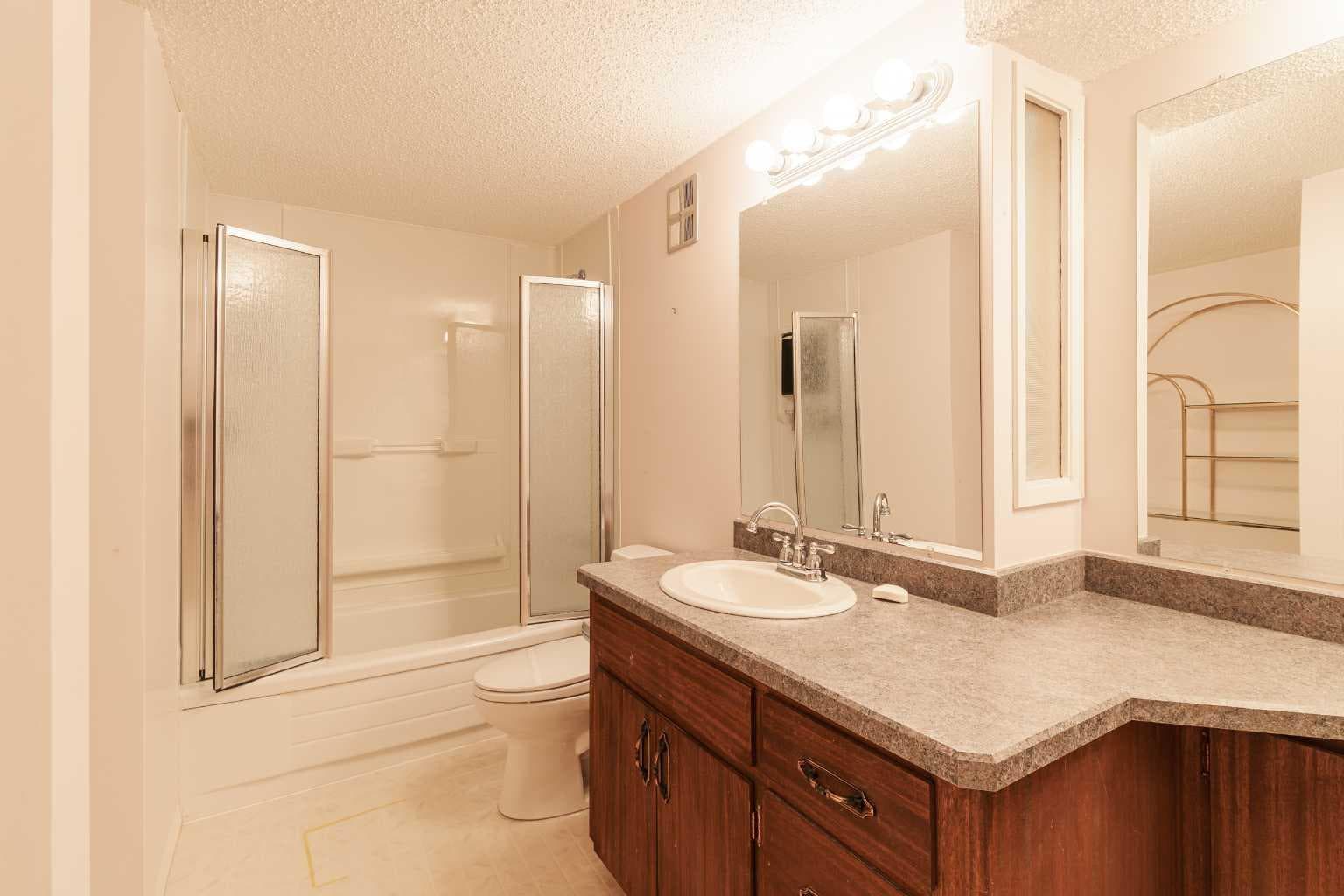 346 Rundleview Drive NE