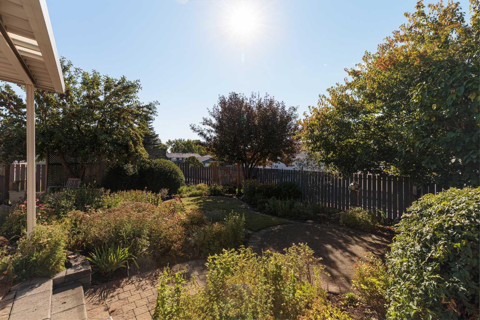 346 Rundleview Drive NE