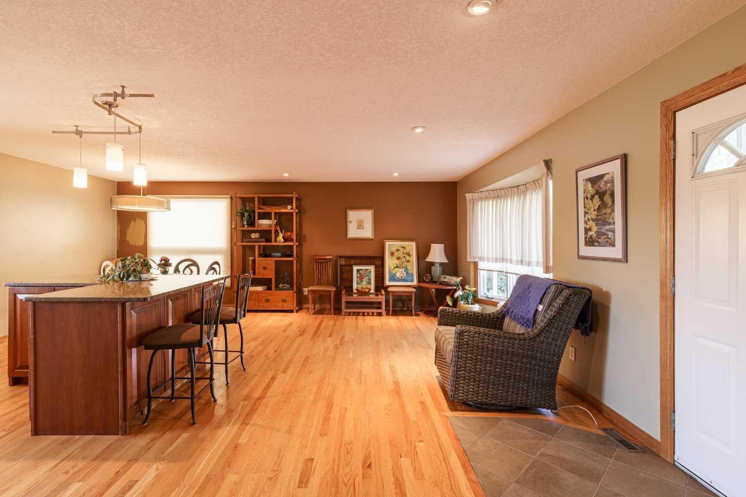 346 Rundleview Drive NE