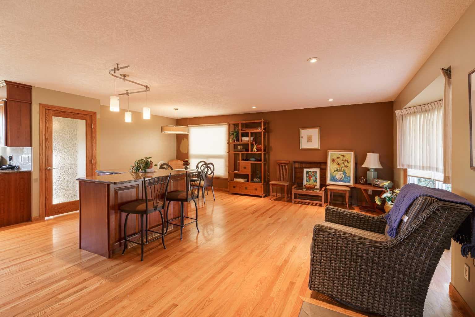 346 Rundleview Drive NE