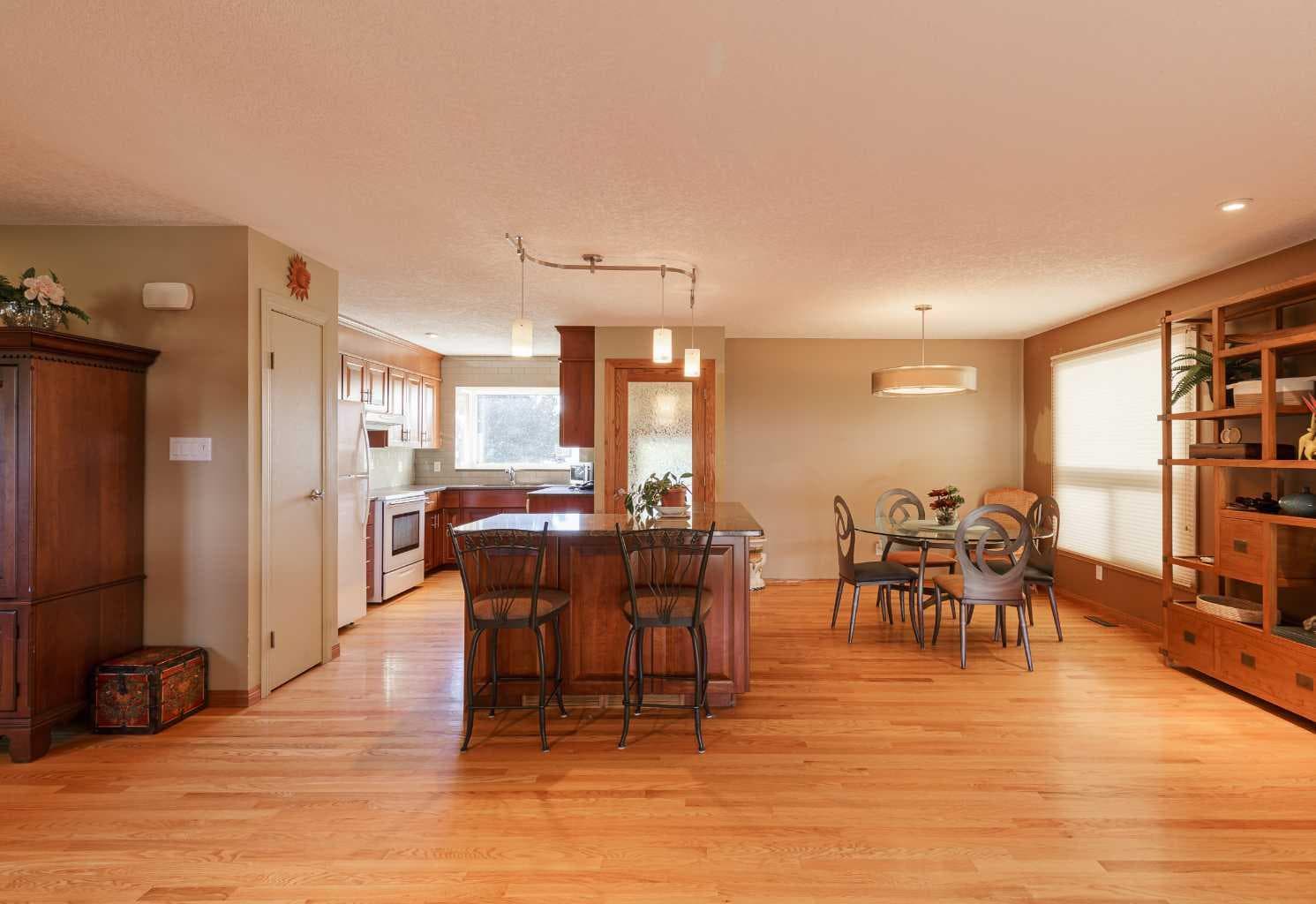 346 Rundleview Drive NE