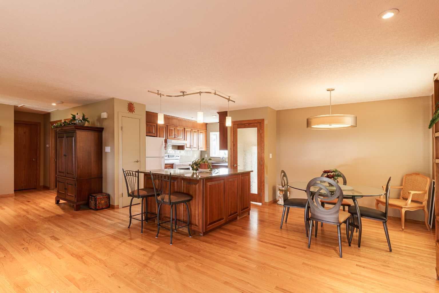 346 Rundleview Drive NE