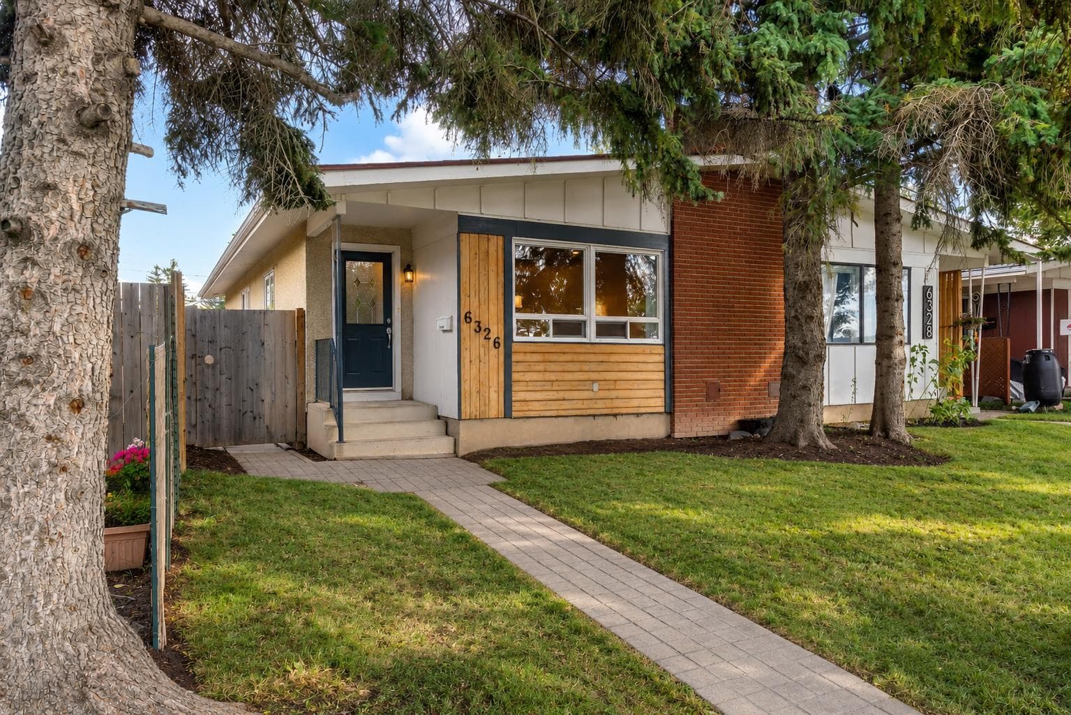 6326 37 Street SW
