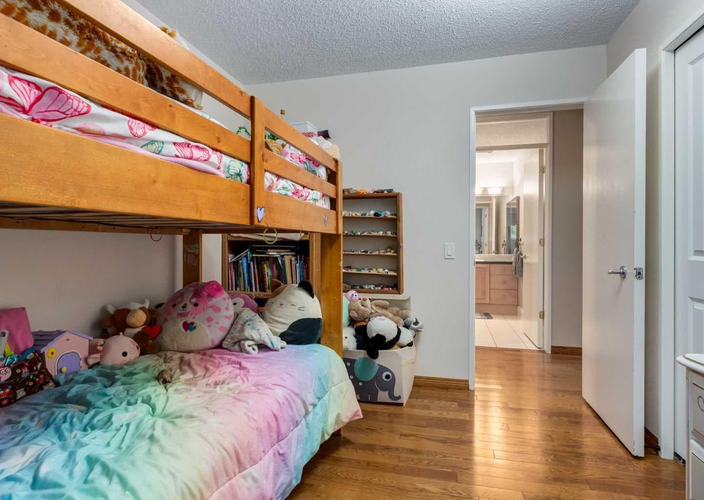 99 Silver Brook Drive NW