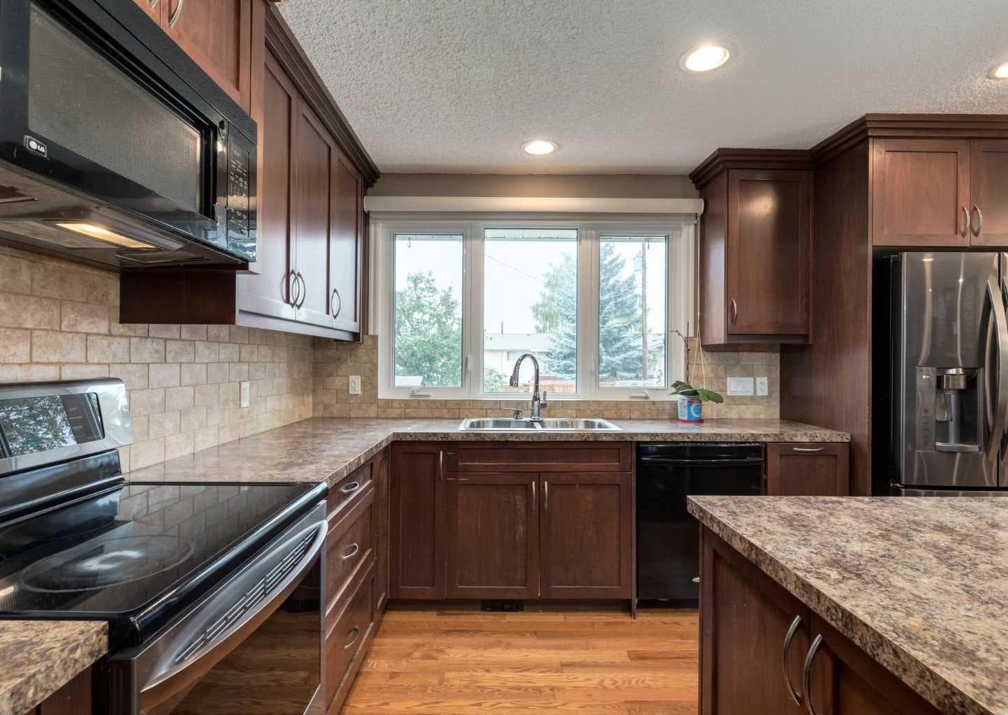 99 Silver Brook Drive NW