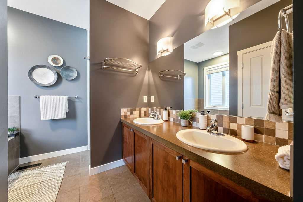 24 Elgin Meadows Manor SE