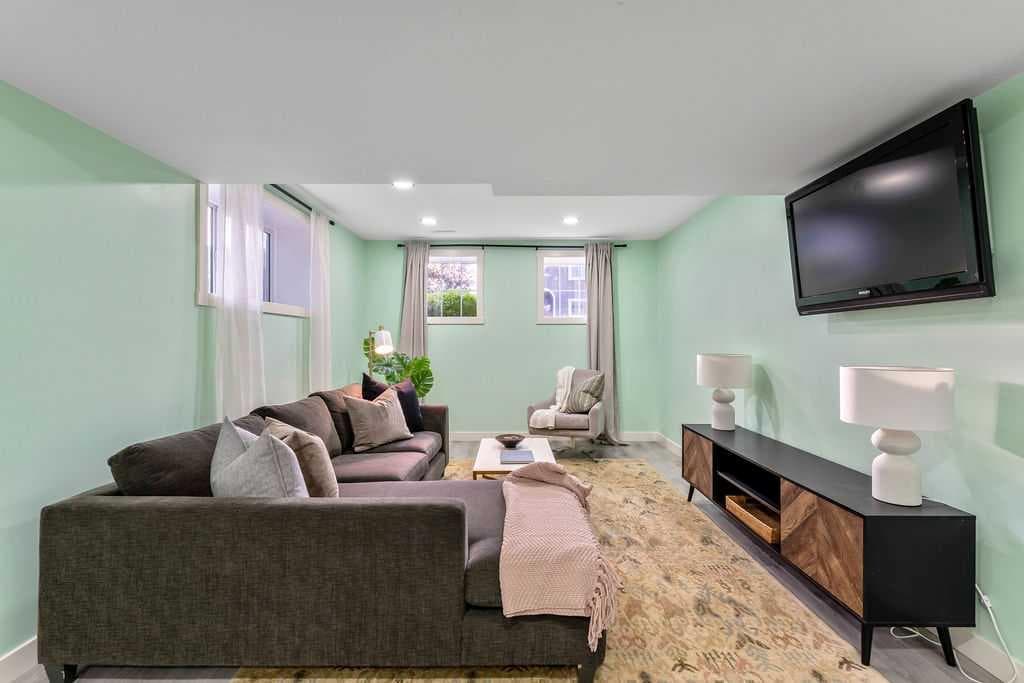 24 Elgin Meadows Manor SE