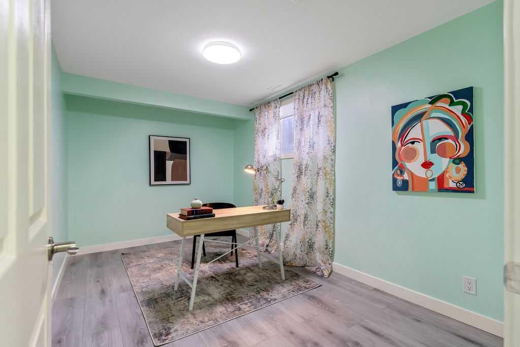 24 Elgin Meadows Manor SE