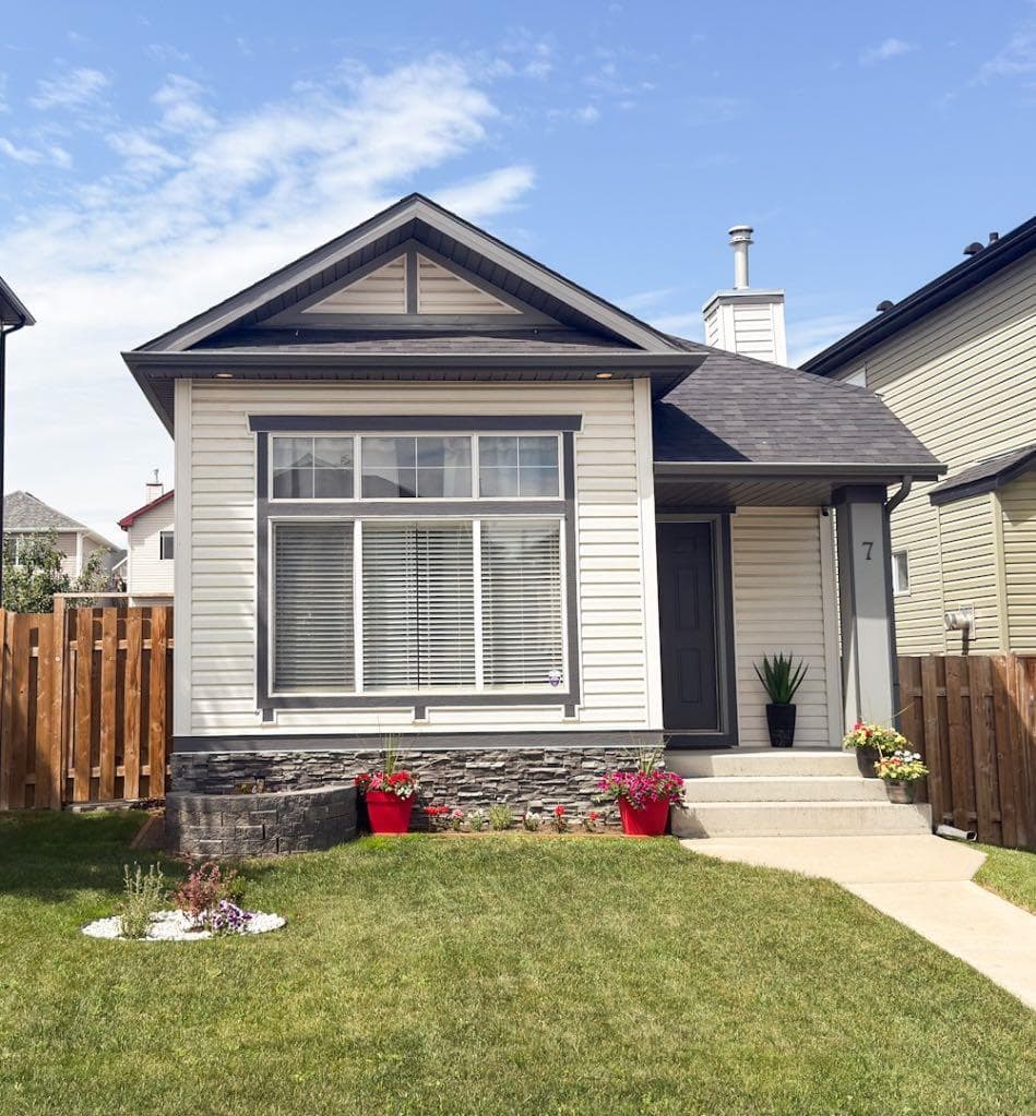 7 Bridlecrest Boulevard SW