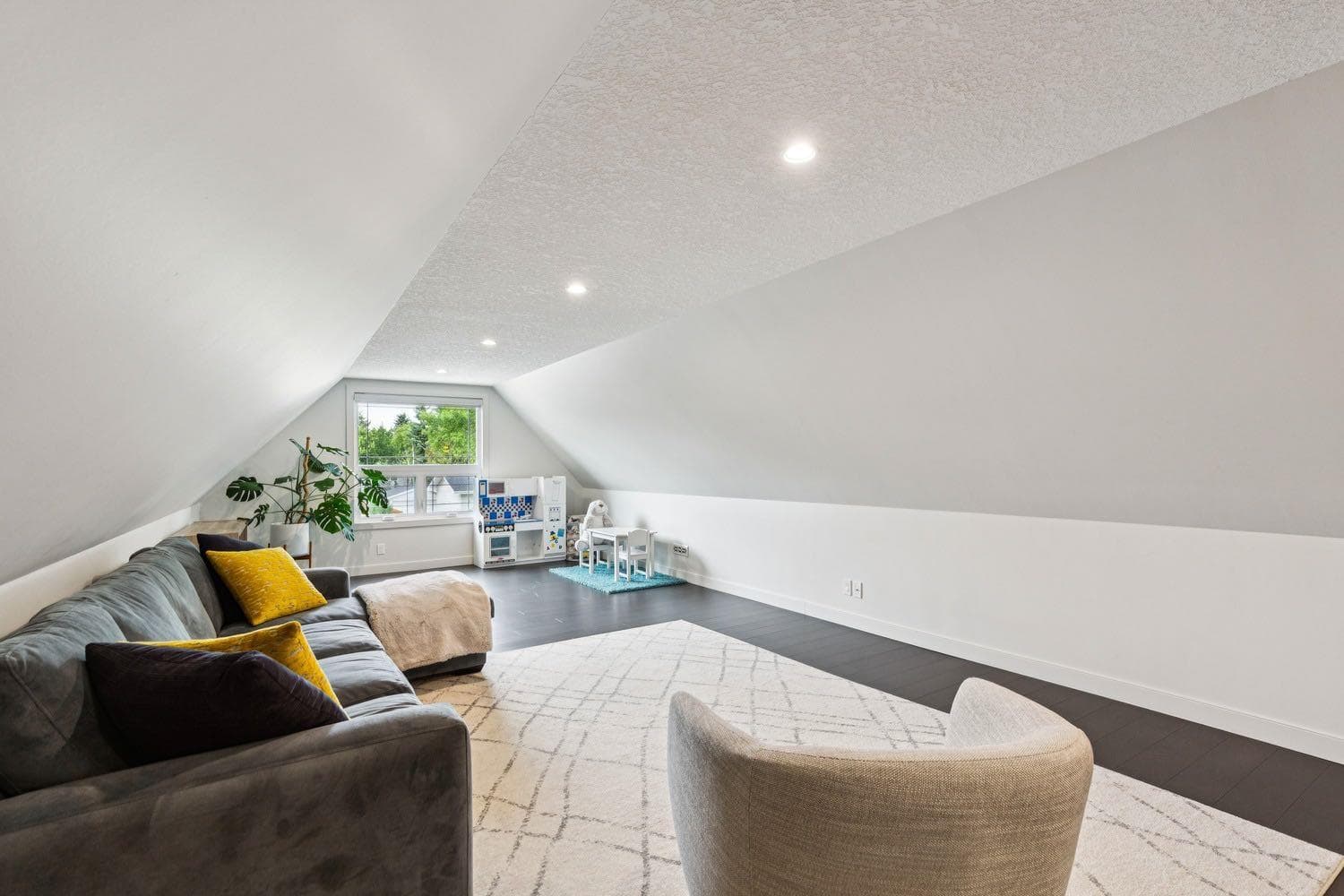 16 Varsdale Place NW