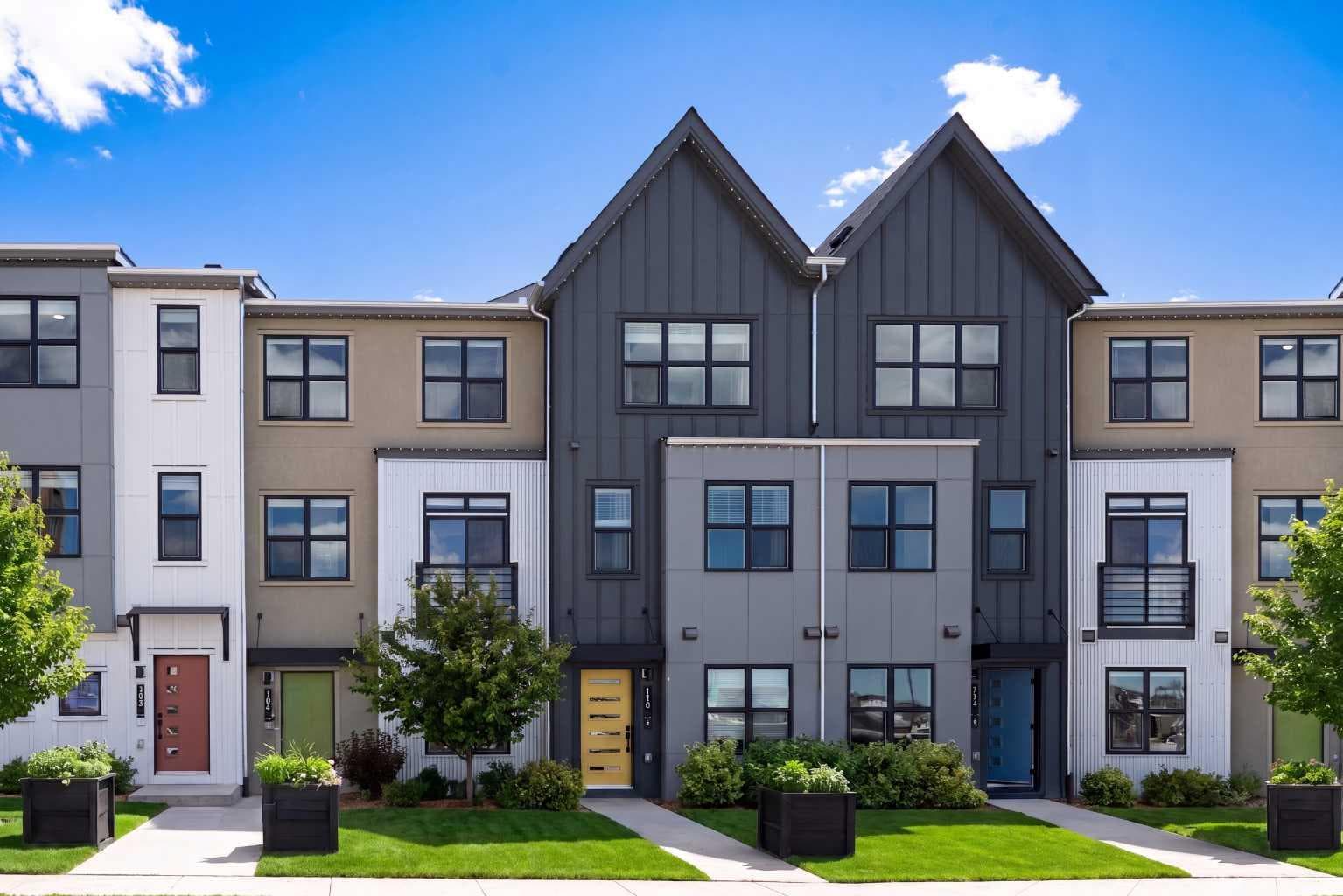 106, 272 Heirloom Crescent SE