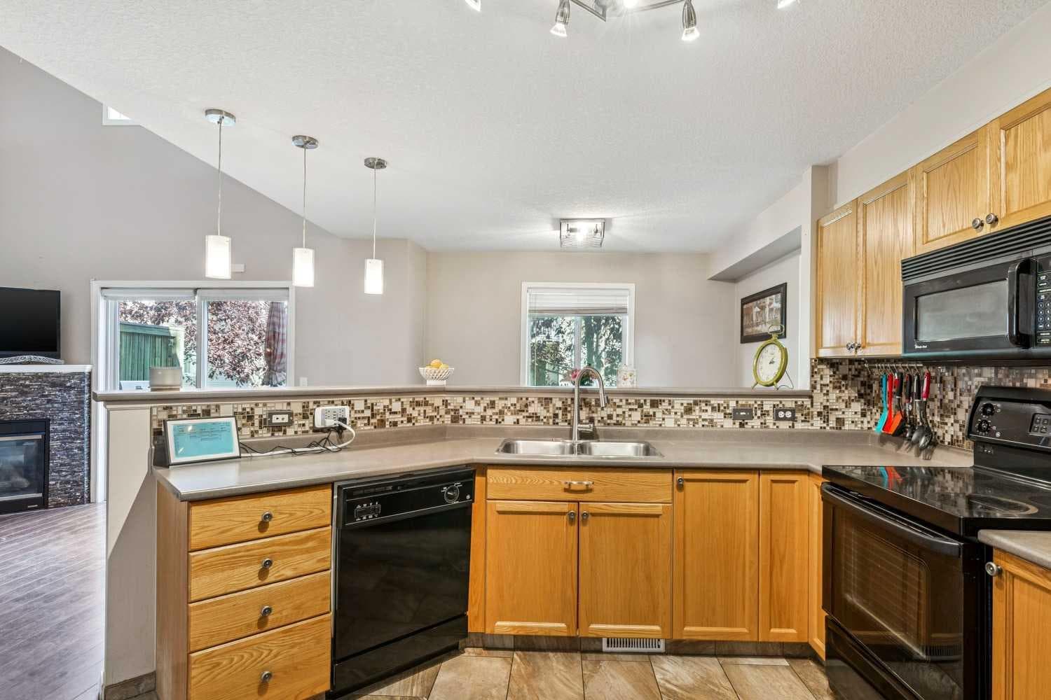 118 Citadel Meadow Gardens NW