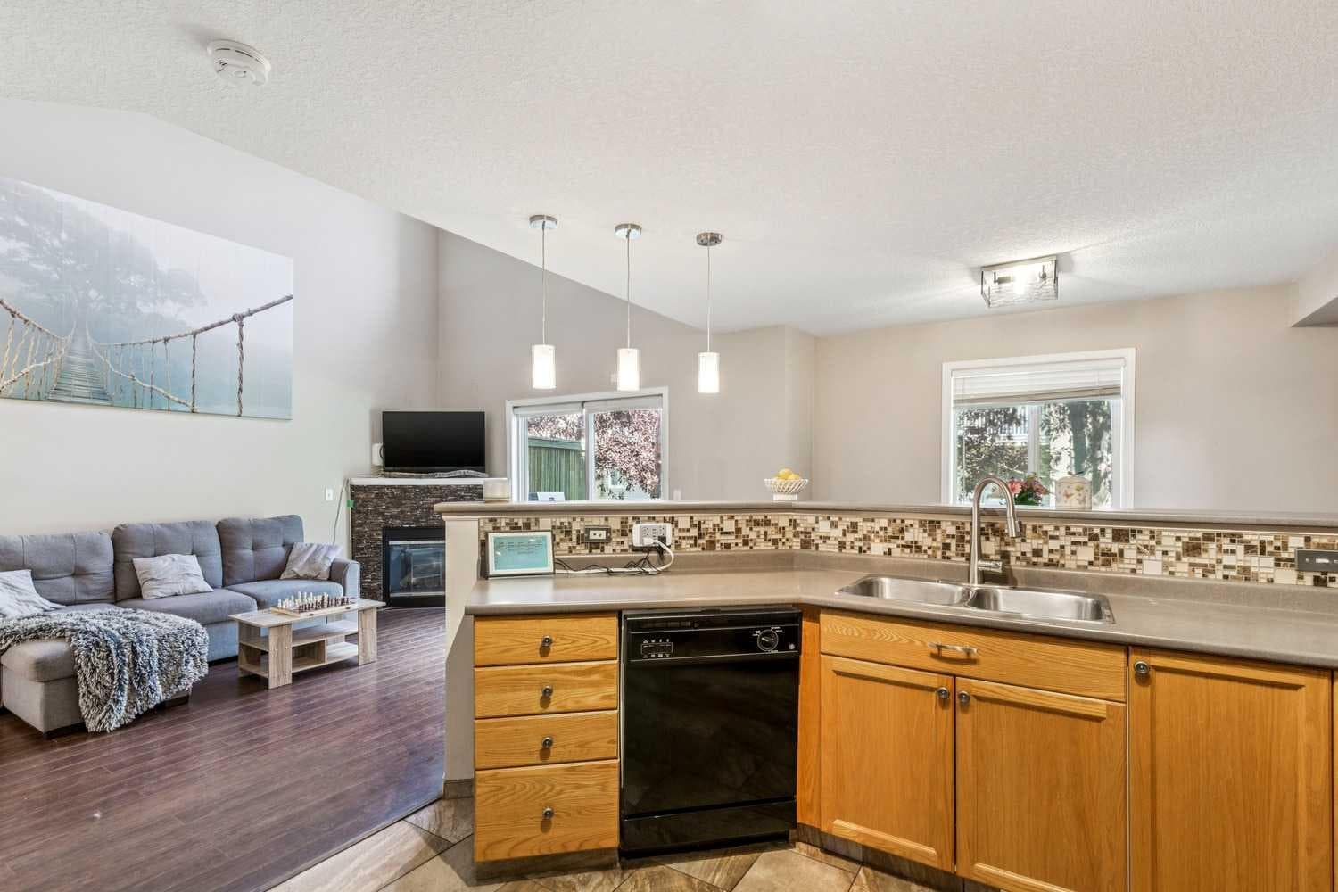118 Citadel Meadow Gardens NW