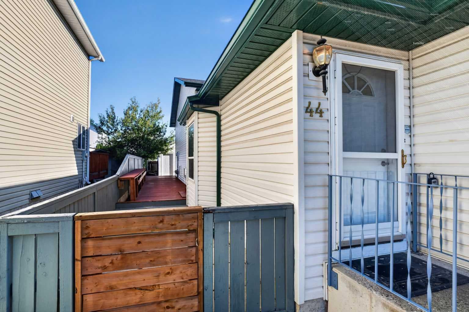 44 Harvest Gold Circle NE
