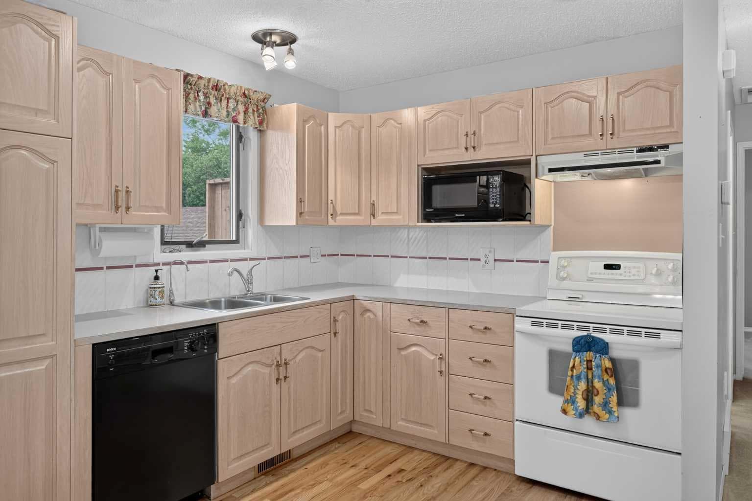 152 Maddock Way NE