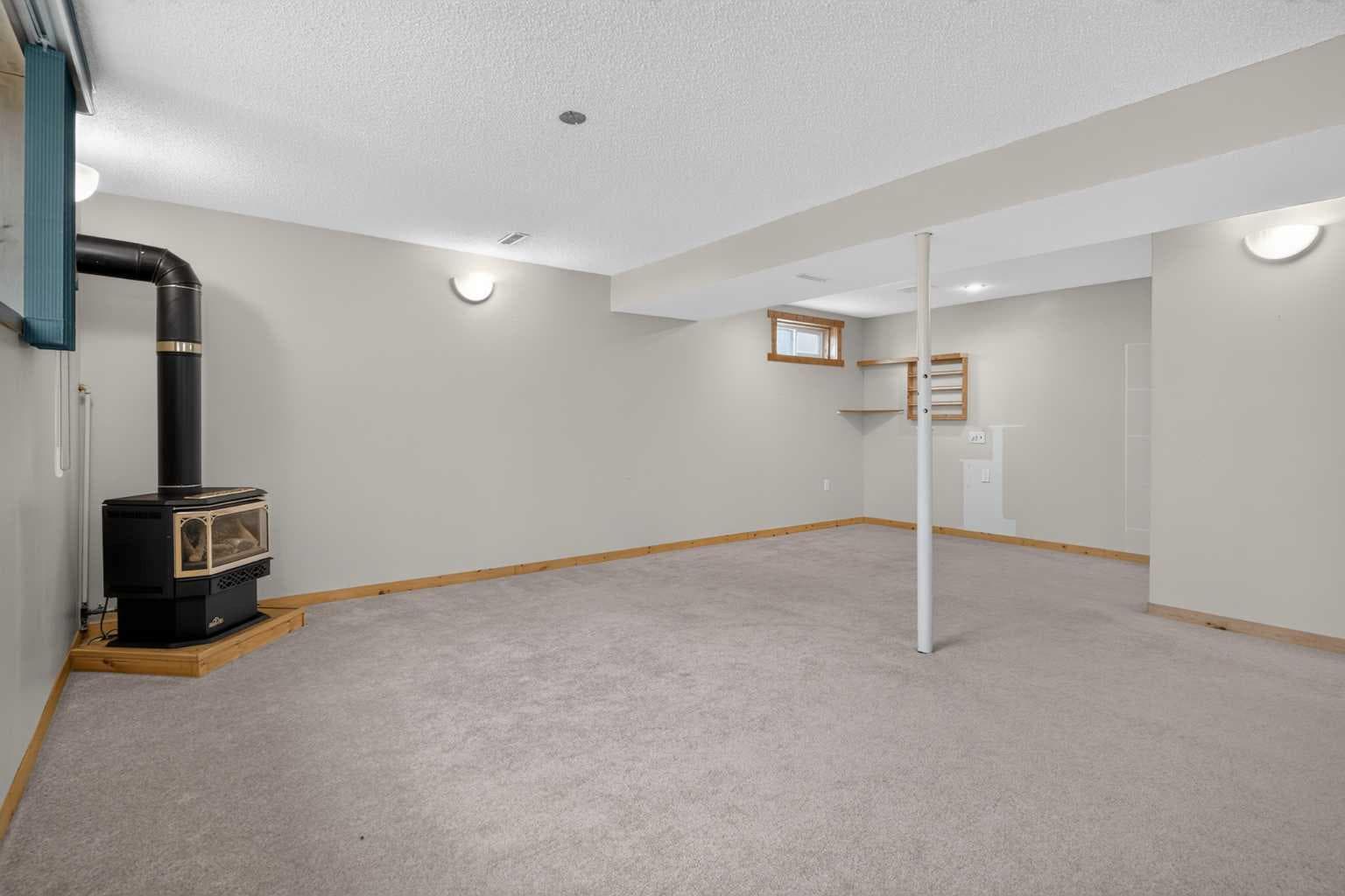 152 Maddock Way NE