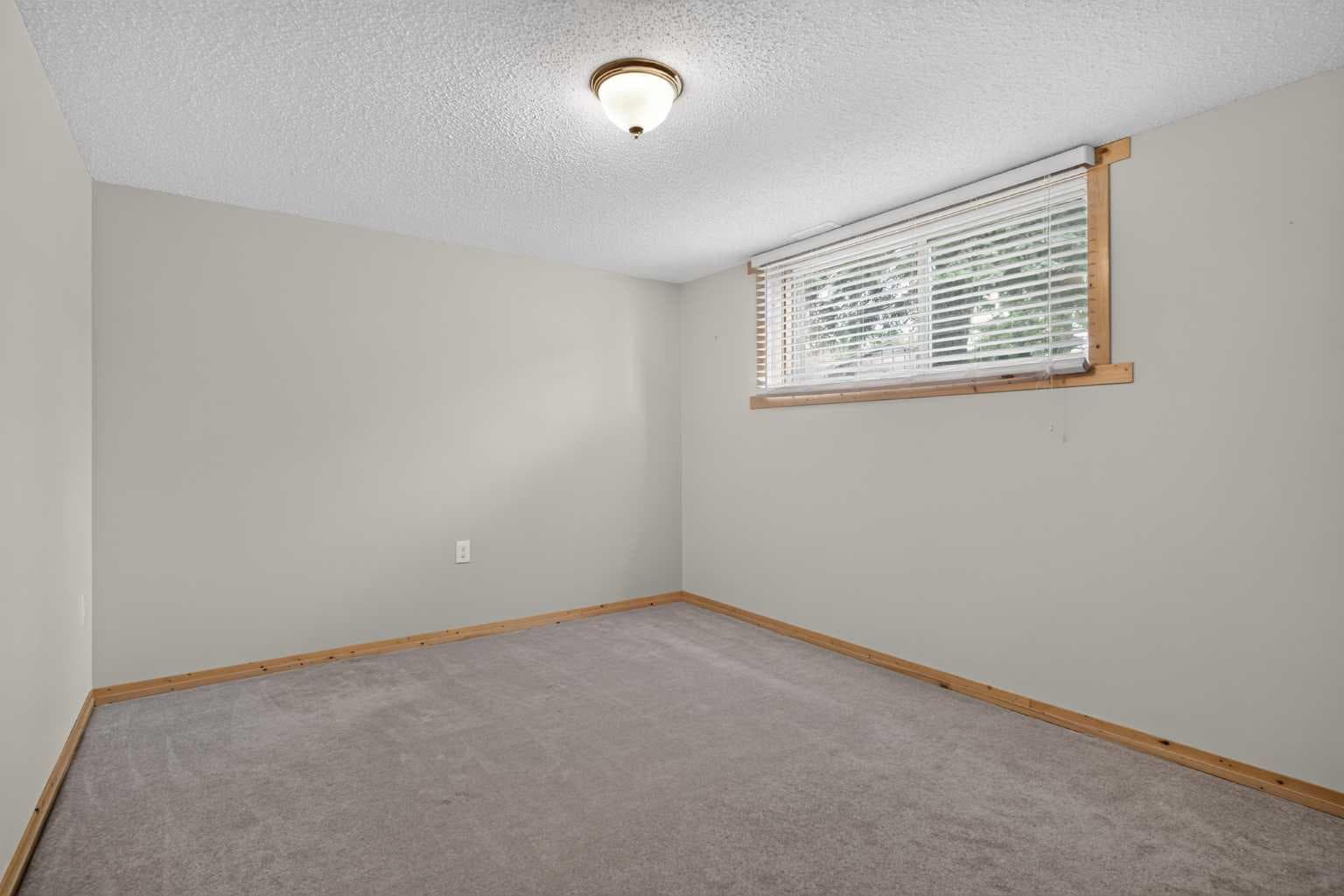 152 Maddock Way NE