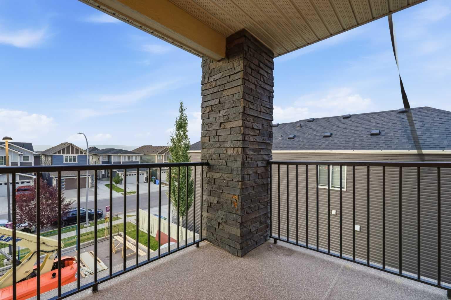 301, 15 Saddlestone Way NE