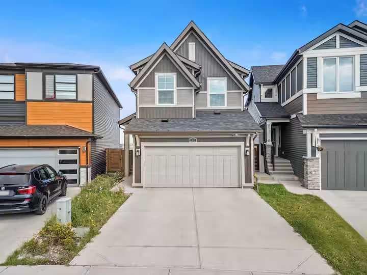 180 Howse Crescent NE