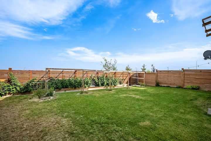 180 Howse Crescent NE