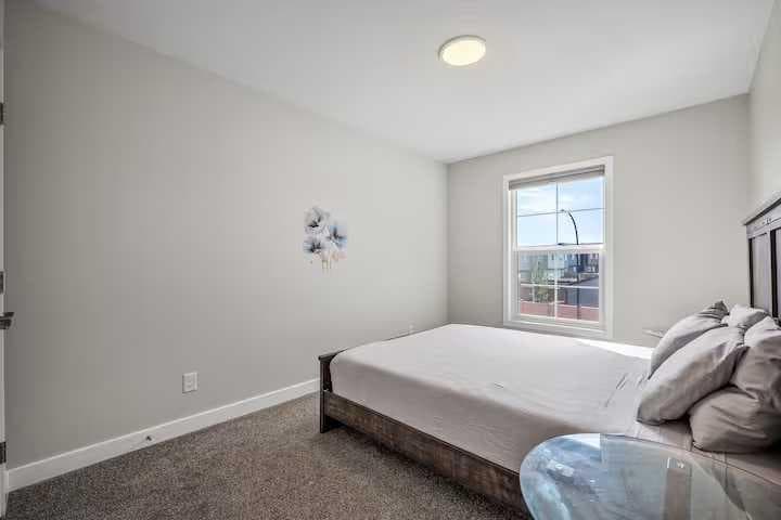 180 Howse Crescent NE