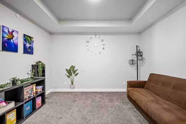 180 Howse Crescent NE